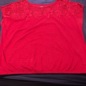 Red cotton t-shirt with chunky lace detail.